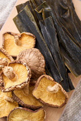 干し椎茸と昆布｜家庭料理に使われる和風の出汁素材