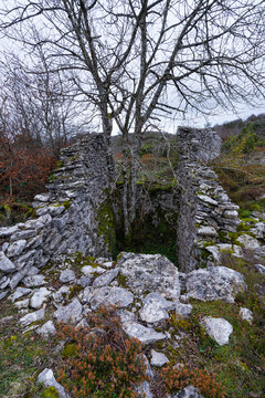 "La Lobera de Barr&oacute;n," a wolf trap in the Sierra de Arkamo in Valdegovia, Alava, Basque Country, Spain, Europe