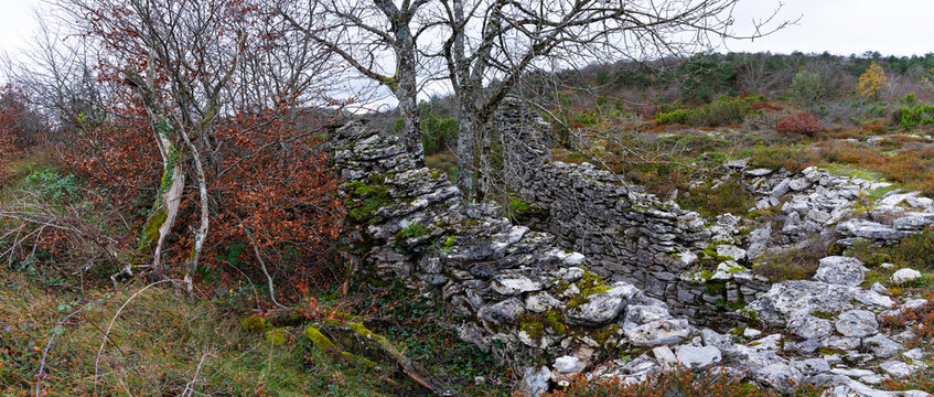 "La Lobera de Barr&oacute;n," a wolf trap in the Sierra de Arkamo in Valdegovia, Alava, Basque Country, Spain, Europe