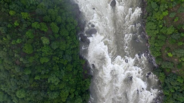 Water falls in river Kaveri Shivanasamudra Falls is a cluster of waterfalls on the borders of Malavalli, Mandya and Kollegala, Chamarajanagara, in Karnataka, India,