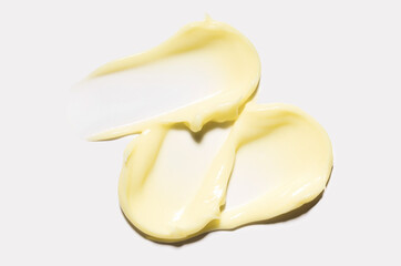 creamy texture light yellow strokes