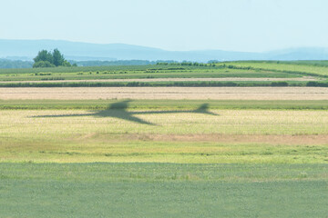 Obraz premium Poland, Krakow, Balice Airport, Shadow af a Landing Aircraft