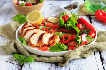 Salat mit Hähnchenbrust