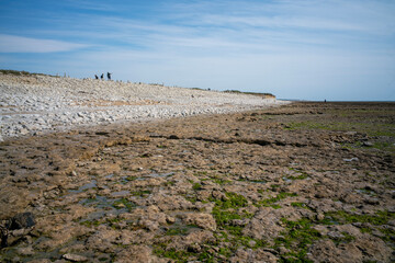vue de la c&ocirc;te rocheuse de l'&icirc;le d'Ol&eacute;ron en Charente Maritime en France