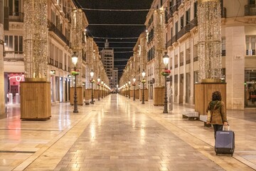 malaga, spanien - shoppingmeile calle larios am fr&uuml;hen morgen