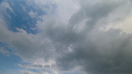 Obraz premium Dynamic and EverChanging Cloud Patterns Beneath a Beautiful Blue Sky Above Us Today