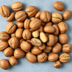 Obraz premium Many delicious Brazil nuts as background, top view