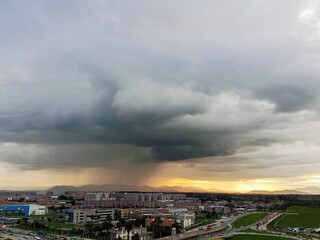 Obraz premium BETWEEN CLOUDS 