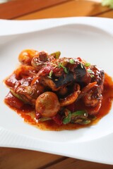 Nutritious braised mackerel pike dish with button mushrooms and chili glaze, highlighting clean protein and vegetables. Styled by Hanshunseop.