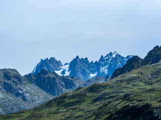 cr&ecirc;tes avec aiguilles dans la cha&icirc;ne du mont bmanc