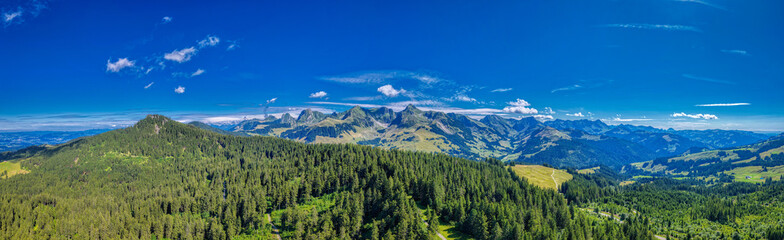 Blick ins Gantrischgebiet, Gurnigel, Kanton Bern, Schweiz, Luftaufnahme, August 2025