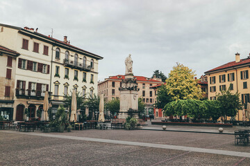 old town square in como on autumn day with main statue in middle  © Radoo