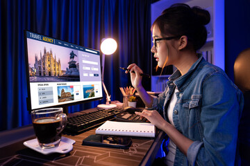 Online travel agency website for brisk search and travel planning offers deal and package for flight , hotel and tour booking