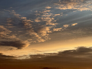 Obraz premium Clouds sky cloudscape weather cloudy heaven Cloud summer sunlight horizon day white atmosphere beauty light freedom environment dawn Himmel Sonnenuntergang Wolken Sonne Sommer bewölkt Gewitter