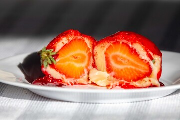 The best sweet in the world, the iconic strawberry dessert with viral love, fresh strawberry, powdered milk brigadeiro and red caramel topping. Morango do amor