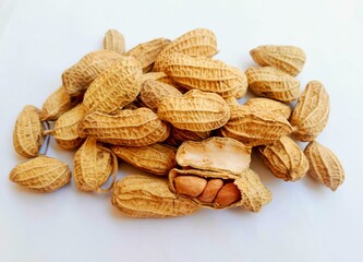 A pile of peanuts in their shells.