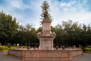 Fototapeta premium Fountain with dog sculptures and statue of Marquis Juan Antonio de Urrutia y Arana in Santiago de Queretaro, Mexico