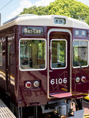 Naklejka premium 阪急宝塚線の雲雀丘花屋敷行き普通電車