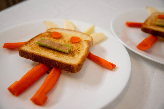 Creative Robot Faces Made from Healthy Food &ndash; Fun Kids&rsquo; Meal Presentation