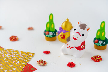 午年の年賀状素材｜金ひょうたんを持った馬