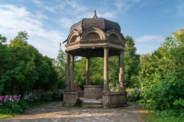 Obraz premium View of the kivoriy (canopy over the spring of water) in the St. George (Yuriev) on a sunny summer day, Veliky Novgorod, Russia