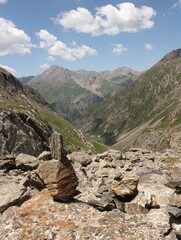 Path of stones through the silent peaks
