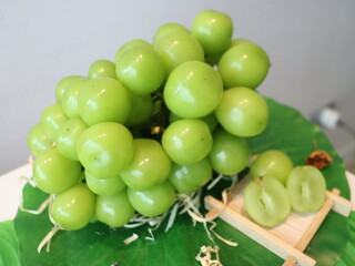 Simuska grapes — a variety of table grapes known for their large, juicy berries with a sweet and slightly tart flavor. These grapes have a vibrant dark purple to black skin and are commonly enjoyed fr