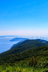 愛媛県の佐田岬半島と風車と三方の海の絶景パノラマ

