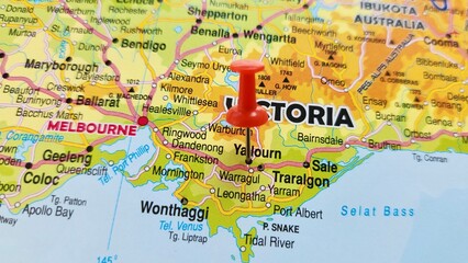 View of Yallourn, Town in Victoria, Australia, on a geographical map of Australia and New Zealand, marked with red pushpin