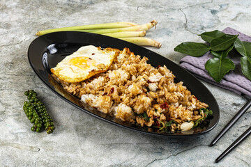 Rice with minced meat and basil