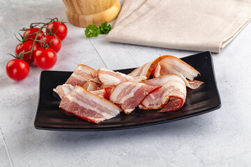 Raw pork tenferloin with bacon