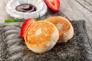 Cottage cheese pancakes - Syrniki for breakfast