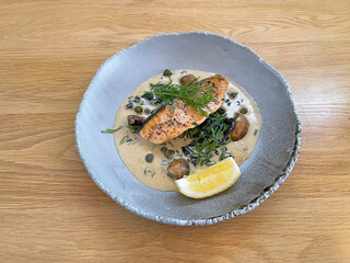 Salmon steak in creamy white wine sauce 