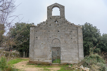 Fototapeta premium Facade and round window of the Pieve di San Giovanni church, Elba, Italy