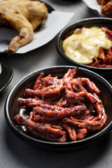 매운양념으로 맛을낸 매운닭발요리