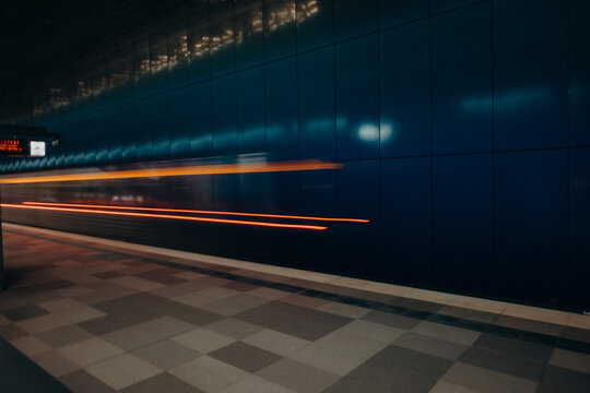 Hamburg by night   u bahn