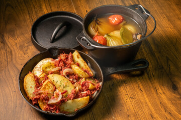 アウトドア料理　Outdoors, cooking at a campsite on holiday