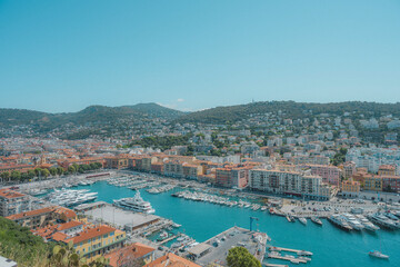 Le port de nice et ses bateaux