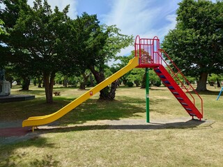 Fototapeta premium 公園にある滑り台