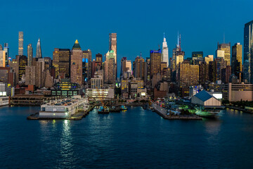 Fototapeta premium A view in the evening towards the shoreline in midtown in Manhattan, New York, in the fall