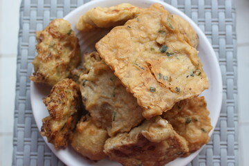 fried tempe on plate