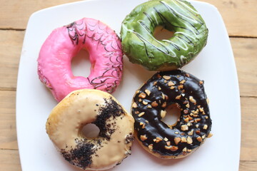 donuts with icing sugar