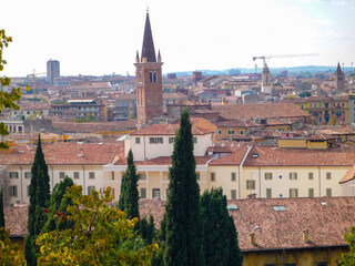 Obraz premium A beautiful cityscape view of Verona, Italy.