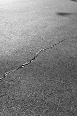 Obraz premium cracked asphalt road
