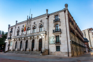 Fototapeta premium The Palace of the General Captaincy (Palacio de Capitanía General), home of the Military History Museum, in Burgos, Spain at dusk.