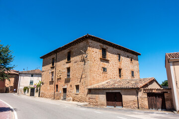 Obraz premium The 17th-18th century emblazoned manor house of the Gallo lineage in Aguas Candidas, Spain.