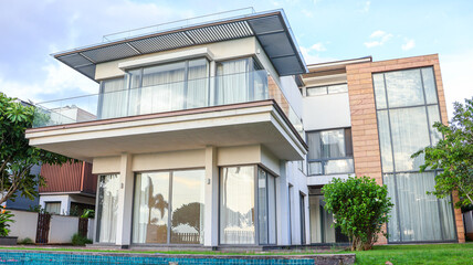 Luxury Golf Villas and Golf Course Near Hills in South India – Premium Real Estate Community Surrounded by Nature and Close to Major City