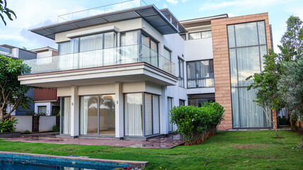 Luxury Golf Villas and Golf Course Near Hills in South India – Premium Real Estate Community Surrounded by Nature and Close to Major City