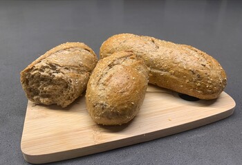 Closeup image of freshly baked wholemeal bread on a wooden chopping board