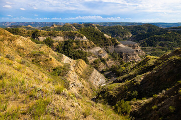 Naklejka premium Panoramic view of the Caprock Coulee Trail at Roosevelt National Park